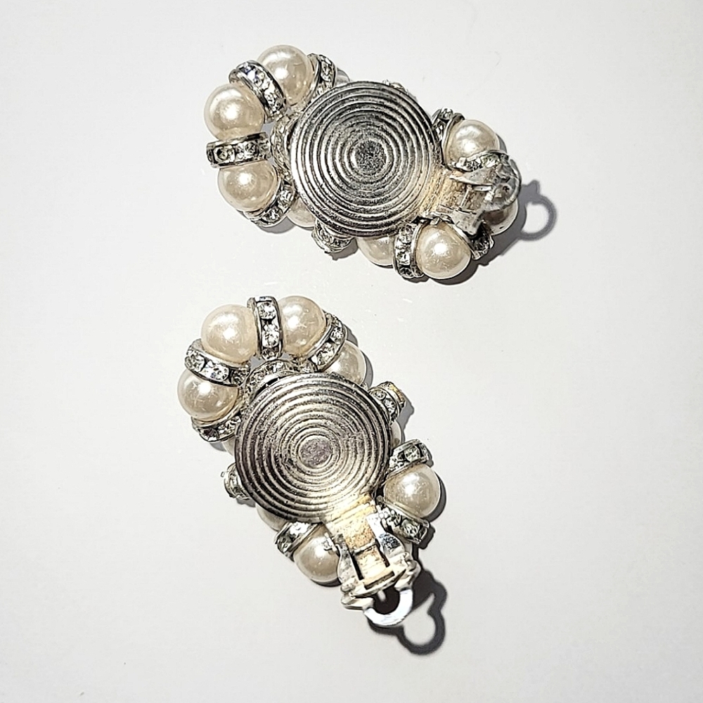 FAUX PEARL DOUBLE CLUSTER EARRINGS - VINTAGE CLIP-ON - Picture 6 of 7